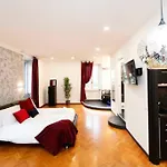 Black Enchanting Jacuzzi Suite Trastevere - Top Collection