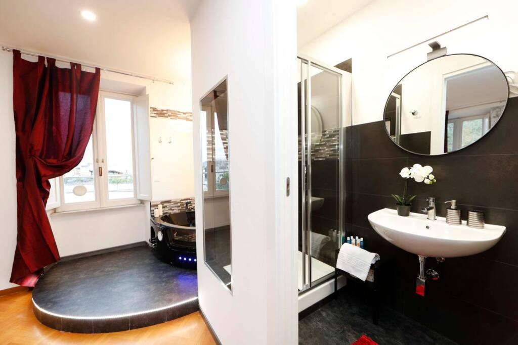 Black Enchanting Jacuzzi Trastevere - Collection Rome