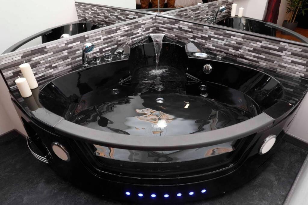 Black Enchanting Jacuzzi Trastevere - Collection Apartment
